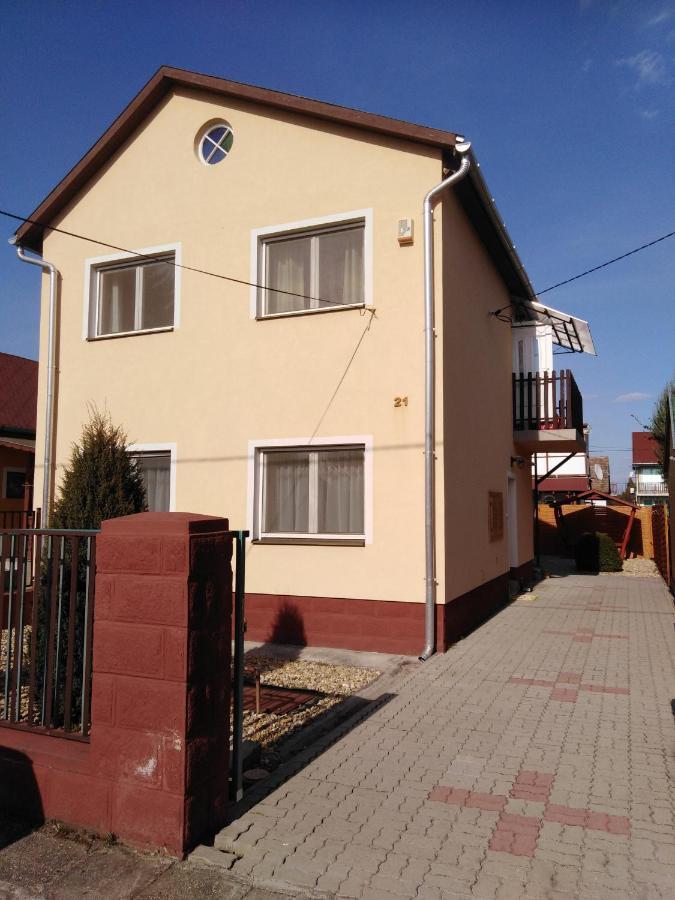 Arinza Apartman Vendégház Mezőkövesd Exterior foto