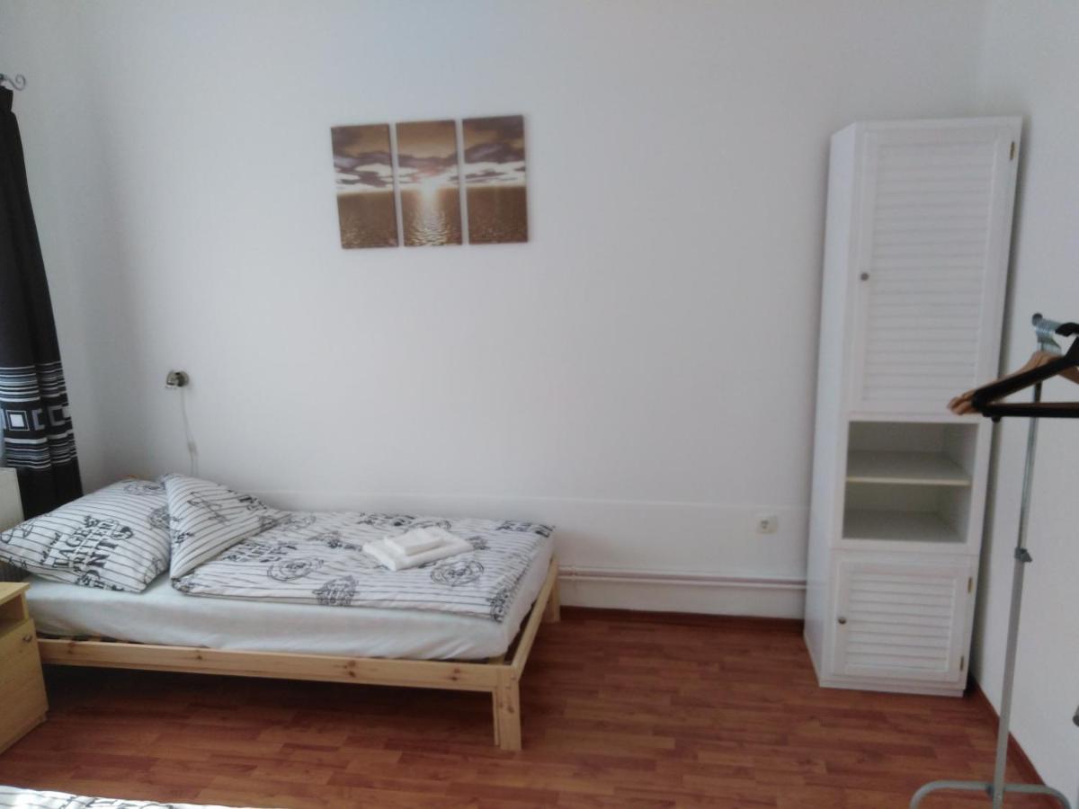 Arinza Apartman Vendégház Mezőkövesd Exterior foto