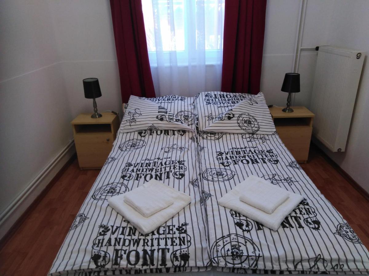 Arinza Apartman Vendégház Mezőkövesd Exterior foto