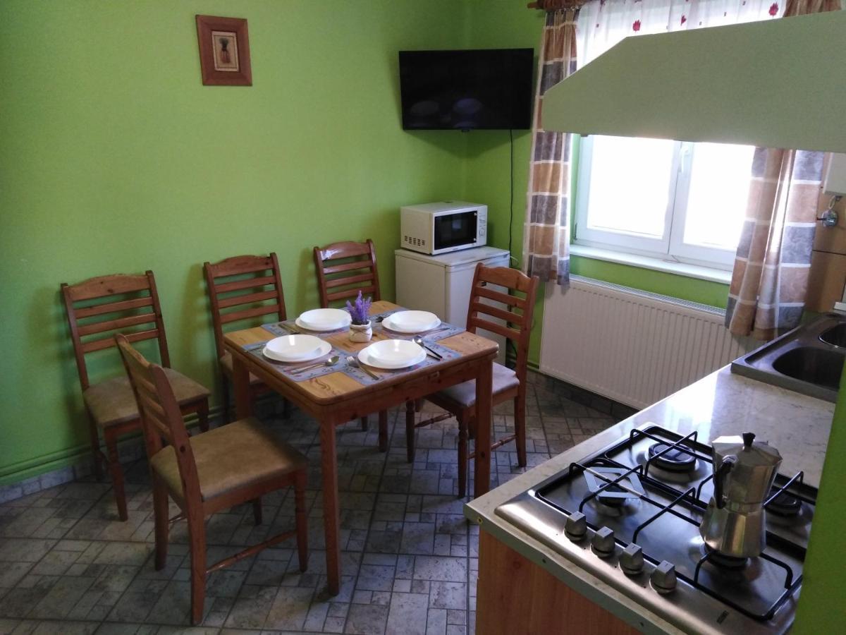 Arinza Apartman Vendégház Mezőkövesd Exterior foto