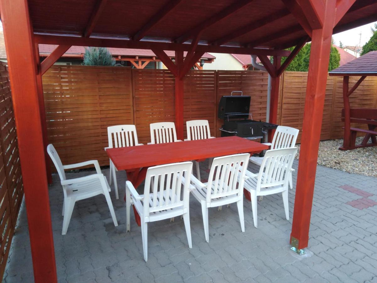 Arinza Apartman Vendégház Mezőkövesd Exterior foto